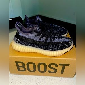 Authentic adidas Yeezy Boost 350 V2 Carbon, size 5 in Youth